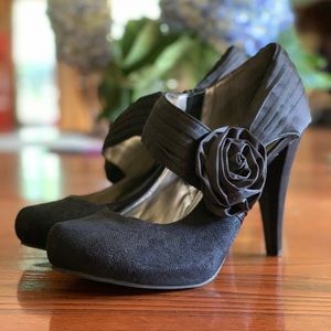 Mary Jane w/ Rose Pumps
